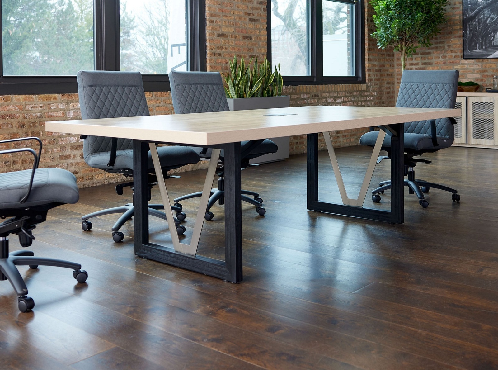 Conference Table Ideas That Make Your Meeting Room Look Professional Instantly