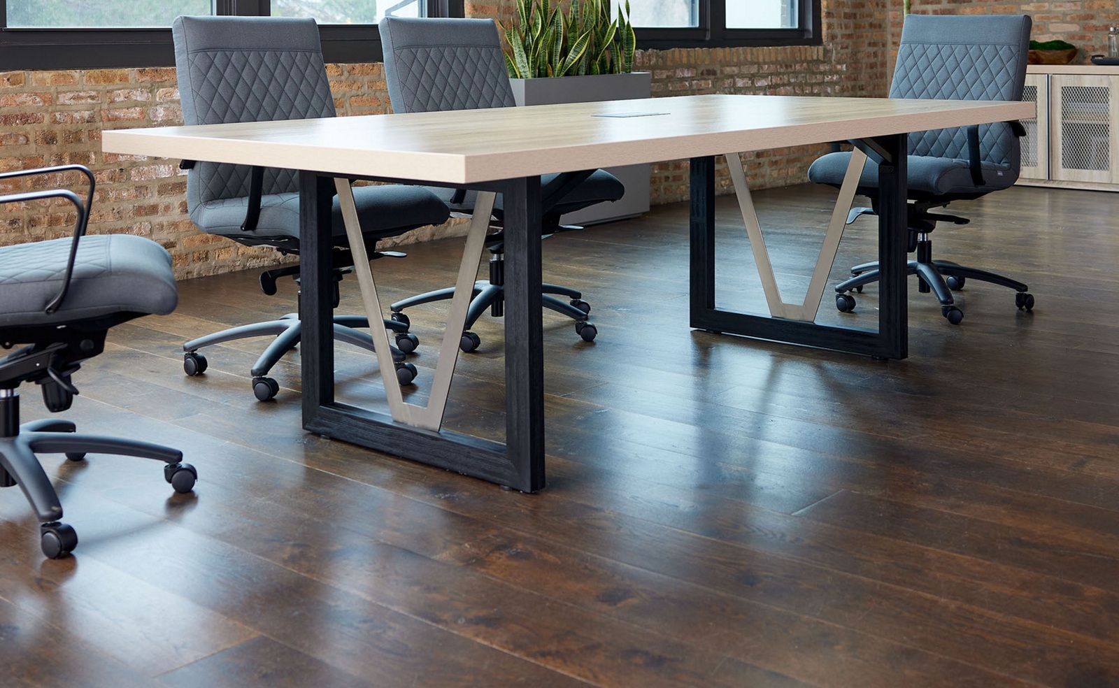 District 8'W Conference Table: A Modern Centerpiece for Productive Meetings